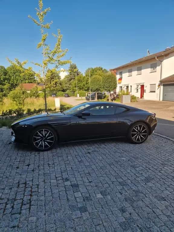 Aston Martin DB11 4.0 V8 - 08/2019-photo-0