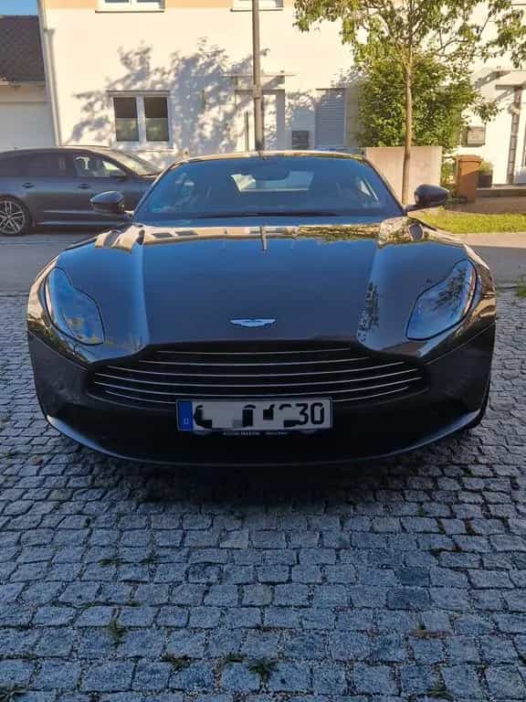 Aston Martin DB11 4.0 V8 - 08/2019-photo-3