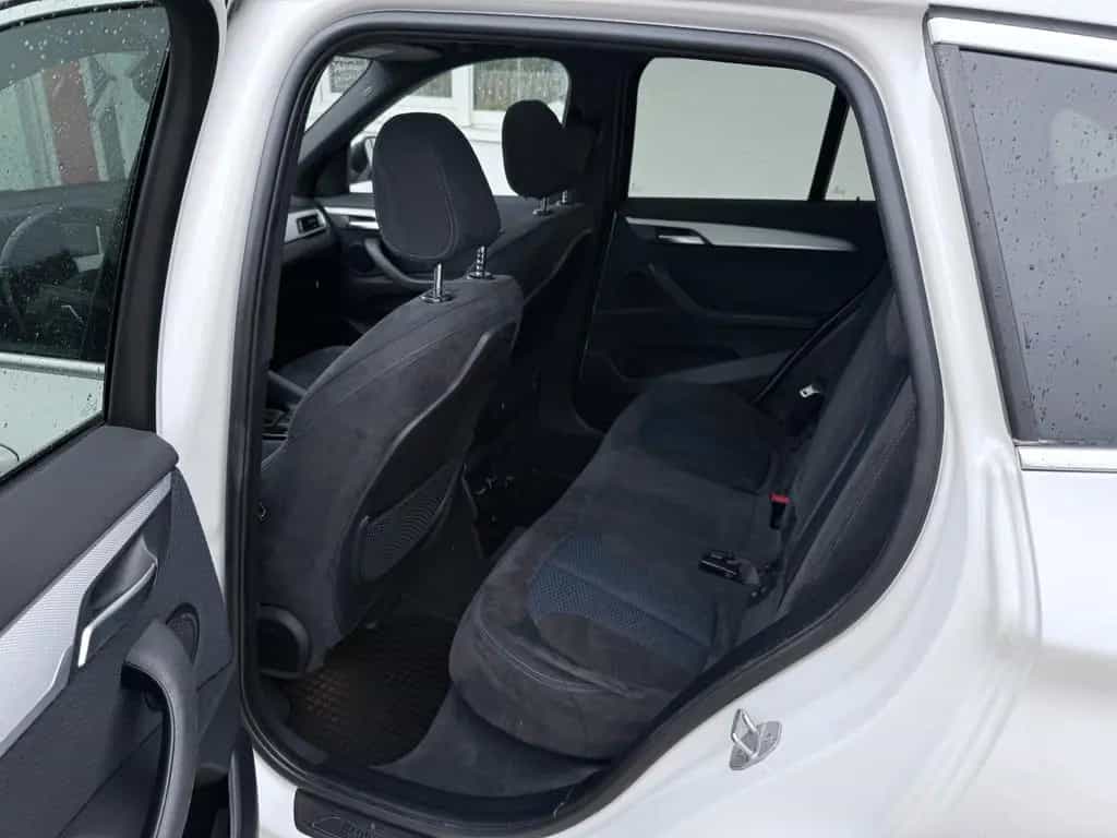 BMW X1 xDrive20i M Sport Aut M19" PANO KAMERA eSitze 09/2017-photo-19