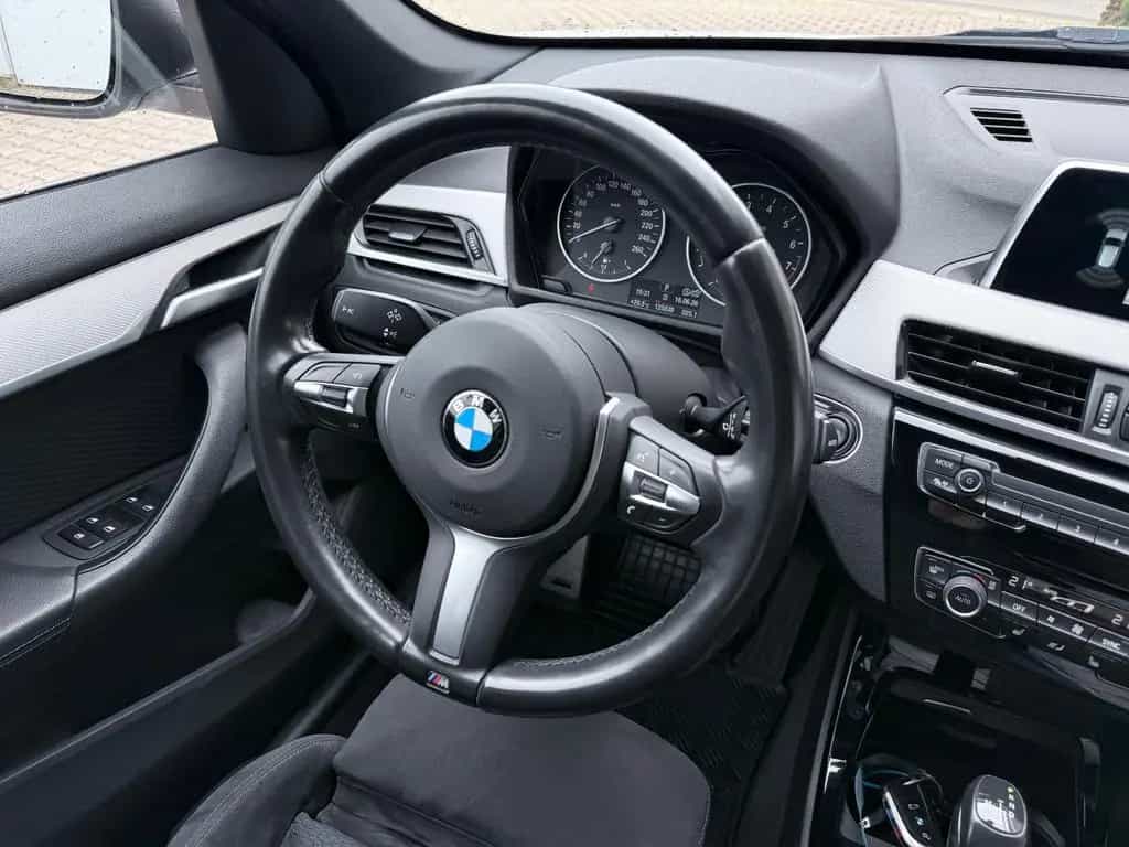 BMW X1 xDrive20i M Sport Aut M19" PANO KAMERA eSitze 09/2017-photo-23