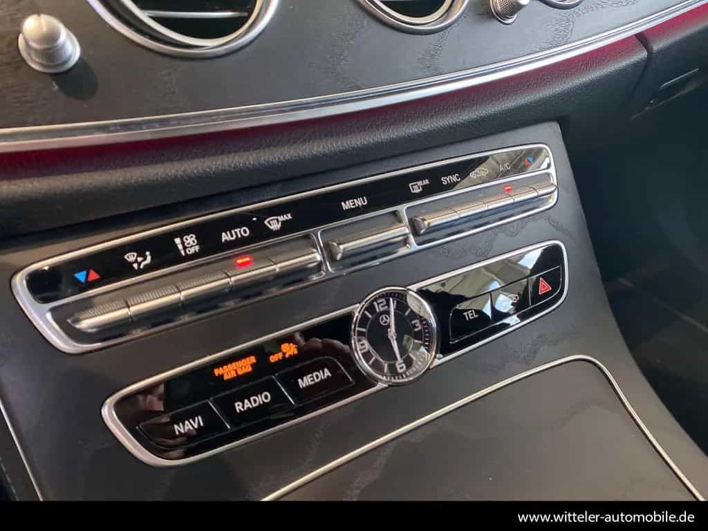 Mercedes-Benz E 220 d T-Modell Avantgarde/AHK/LED/Kamera/SHZ 05/2020-photo-24