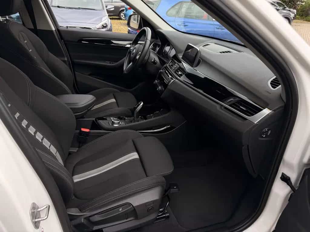 BMW X1 xDrive 20d Sport Line LED AHK PDC SITZ-HZG 11/2018-photo-10