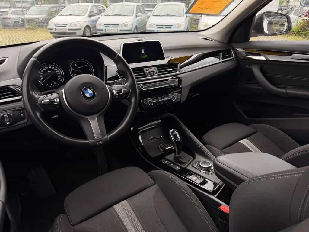 BMW X1 xDrive 20d Sport Line LED AHK PDC SITZ-HZG 11/2018-photo-12