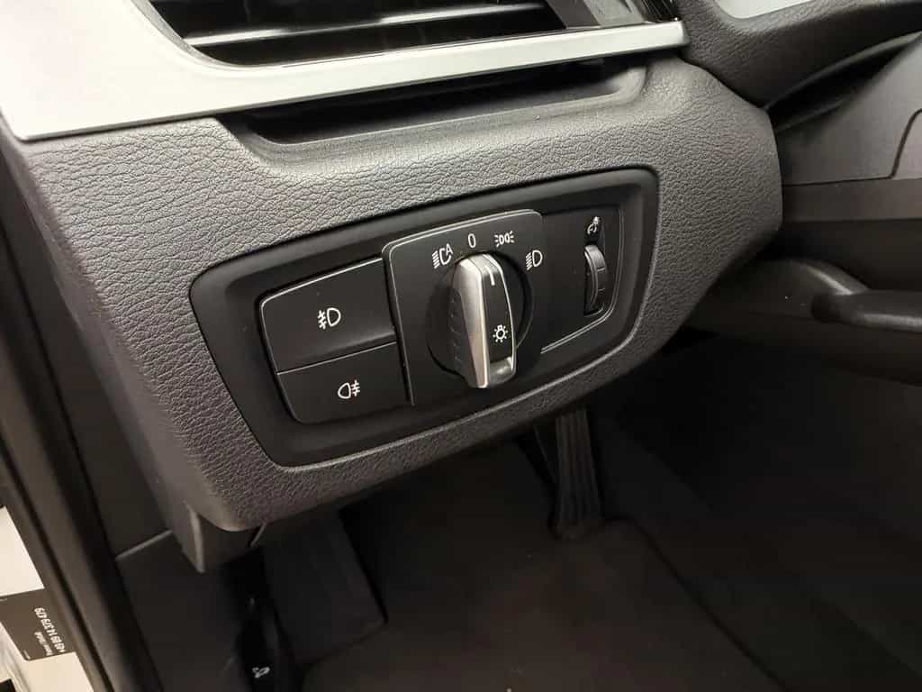 BMW X1 xDrive 20d Sport Line LED AHK PDC SITZ-HZG 11/2018-photo-24