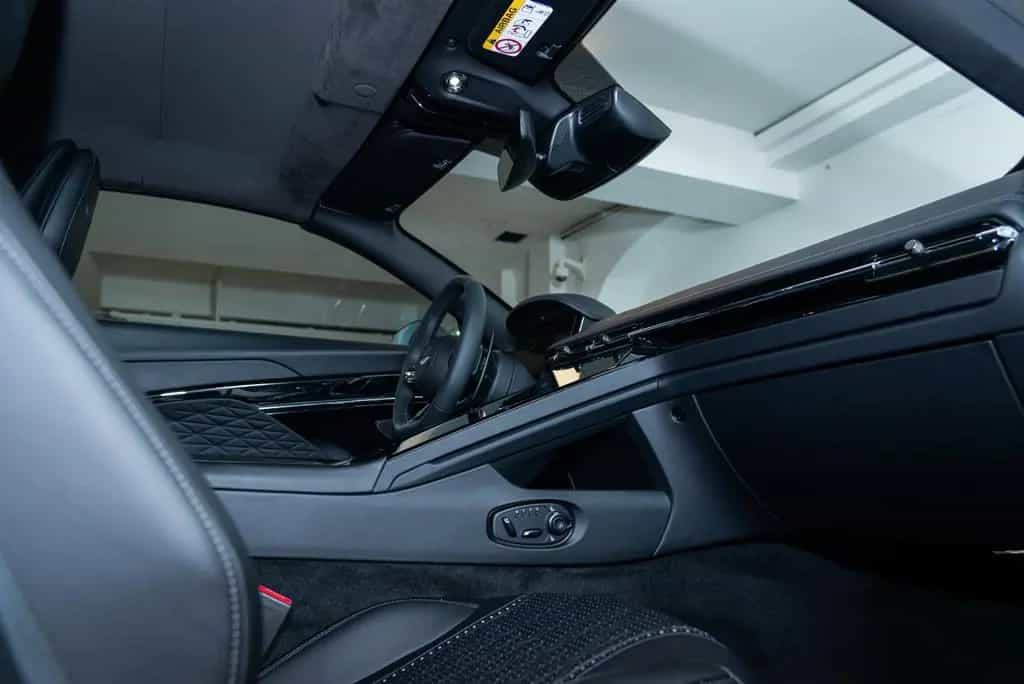 Aston Martin DB12 4.0 V8 Volante null-photo-29