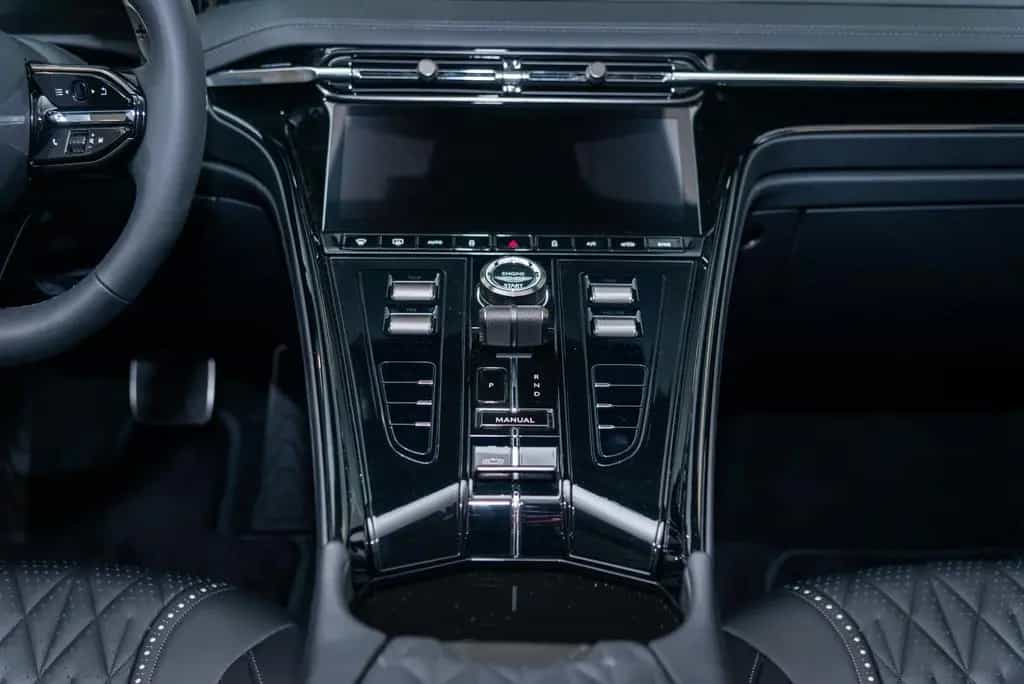 Aston Martin DB12 4.0 V8 Volante null-photo-32