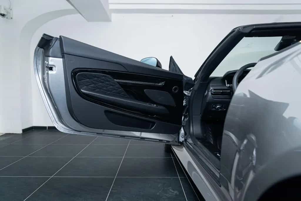 Aston Martin DB12 4.0 V8 Volante null-photo-46