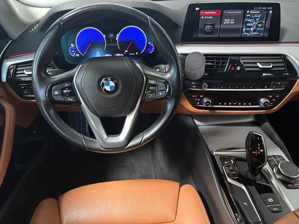BMW 520 d Touring -- Pano/ Komfortsitz/ HeadUp 02/2019-photo-17