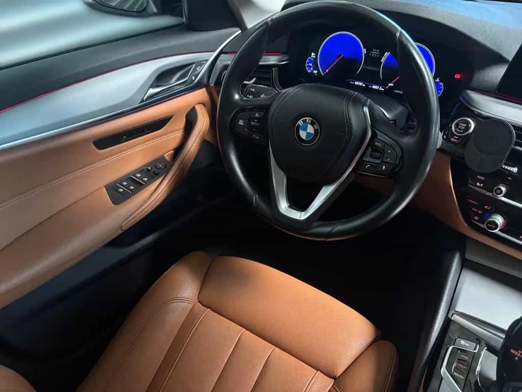 BMW 520 d Touring -- Pano/ Komfortsitz/ HeadUp 02/2019-photo-22