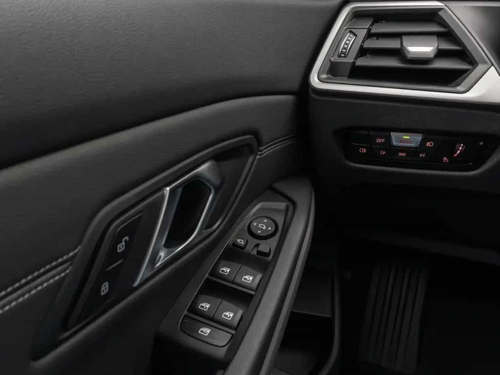 BMW 320 d Lim. DAB HUD CockPitPro Leder PDC Sport 02/2023-photo-32