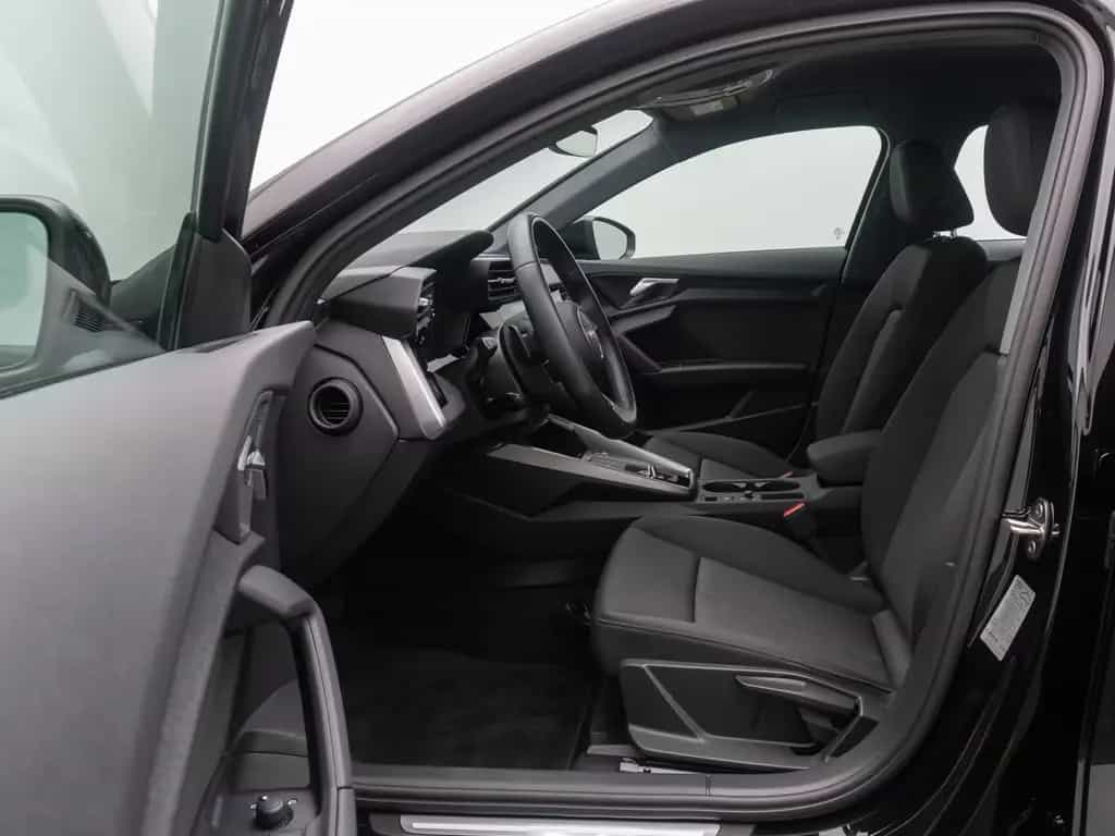 Audi A3 30 TFSI S tronic Sportback PDC DAB FahrAssist 10/2023-photo-17