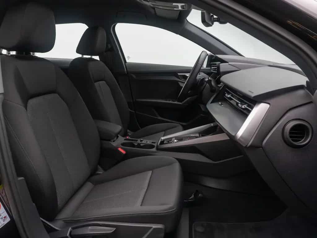 Audi A3 30 TFSI S tronic Sportback PDC DAB FahrAssist 10/2023-photo-32