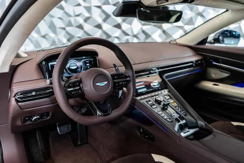 Aston Martin DB12 Keramik*  Carbon* 01/2025-photo-13