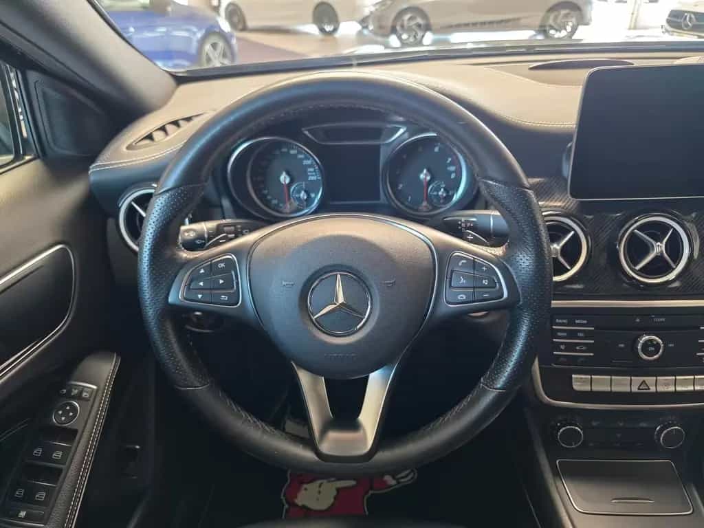 Mercedes-Benz GLA 200 Autom. AMG/LED/Leder/Kamera/Panorama/Ahk 10/2018-photo-19