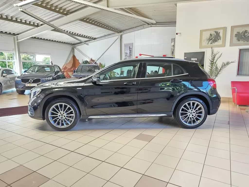Mercedes-Benz GLA 200 Autom. AMG/LED/Leder/Kamera/Panorama/Ahk 10/2018-photo-3