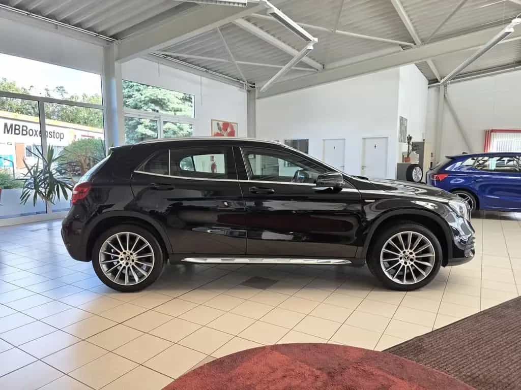 Mercedes-Benz GLA 200 Autom. AMG/LED/Leder/Kamera/Panorama/Ahk 10/2018-photo-9
