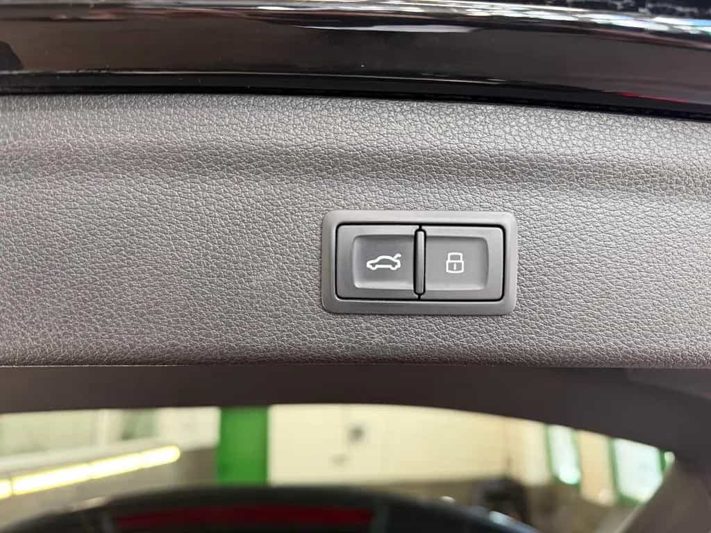 Audi Q3 quat. 5 J. Garantie S-LINE NAVI LED LEDER SHZ 10/2019-photo-12