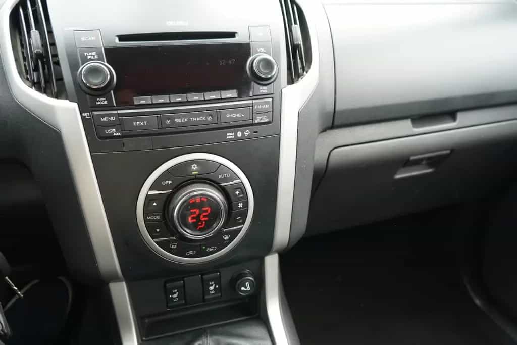 Isuzu D-Max Single Cab 4WD Basis KLIMA / LEDER / AHK 09/2016-photo-11