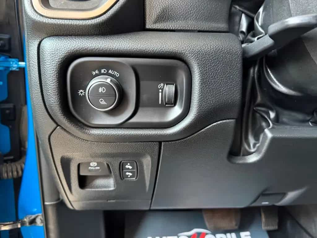 Dodge RAM 1500 5.7 Sport / 4x4 / 12"DP / Pano / SBL 07/2022-photo-20