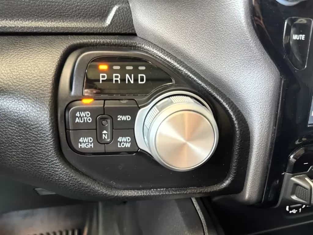 Dodge RAM 1500 5.7 Sport / 4x4 / 12"DP / Pano / SBL 07/2022-photo-21