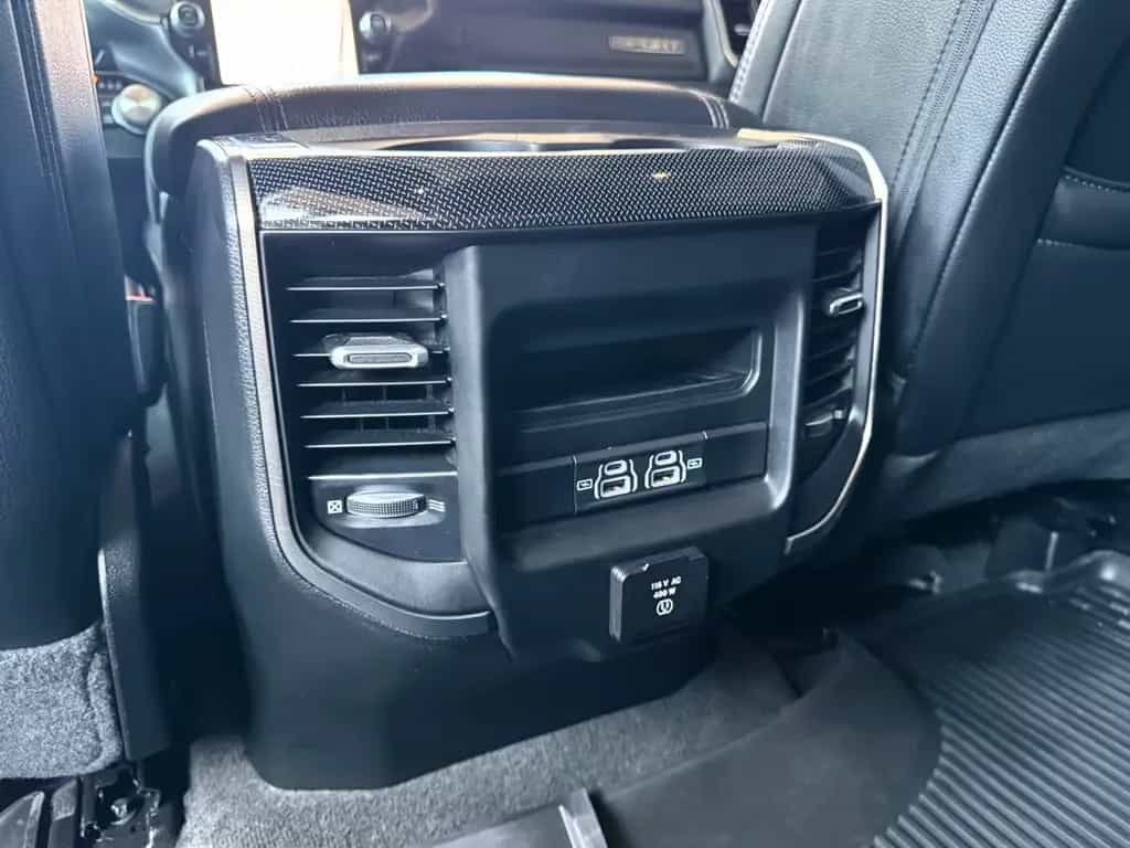 Dodge RAM 1500 5.7 Sport / 4x4 / 12"DP / Pano / SBL 07/2022-photo-26