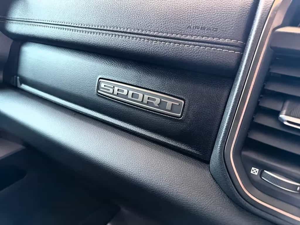 Dodge RAM 1500 5.7 Sport / 4x4 / 12"DP / Pano / SBL 07/2022-photo-27