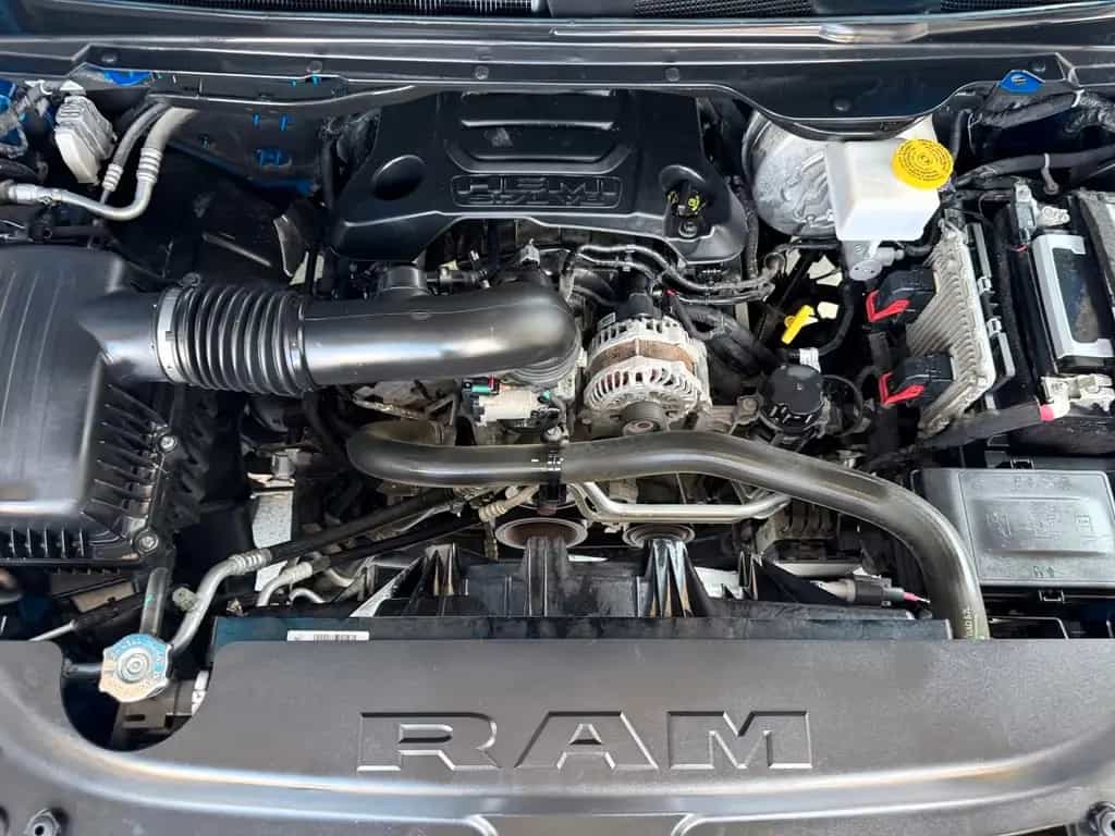 Dodge RAM 1500 5.7 Sport / 4x4 / 12"DP / Pano / SBL 07/2022-photo-8