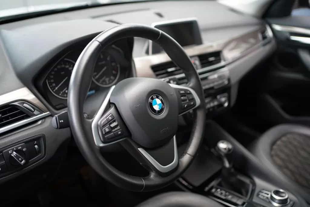 BMW X1 18d xLine +Parkassistent+Glasdach+AHK+LED+ 04/2017-photo-1