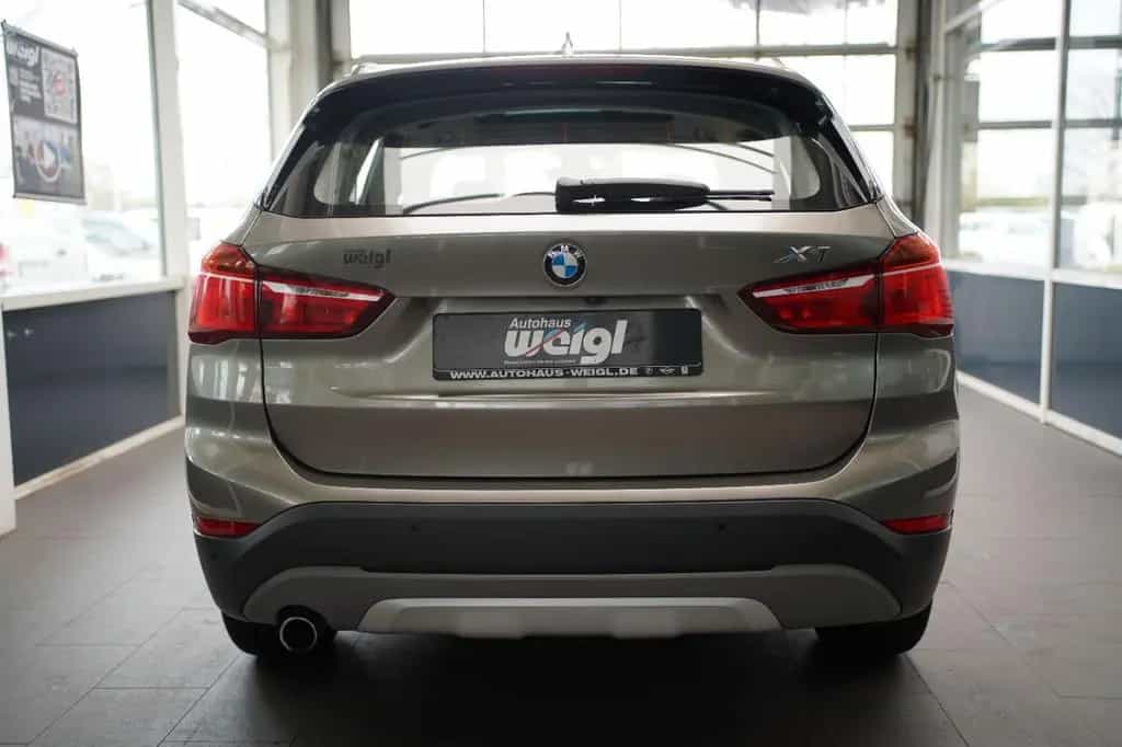 BMW X1 18d xLine +Parkassistent+Glasdach+AHK+LED+ 04/2017-photo-11