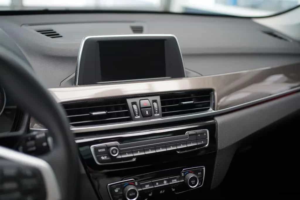 BMW X1 18d xLine +Parkassistent+Glasdach+AHK+LED+ 04/2017-photo-15