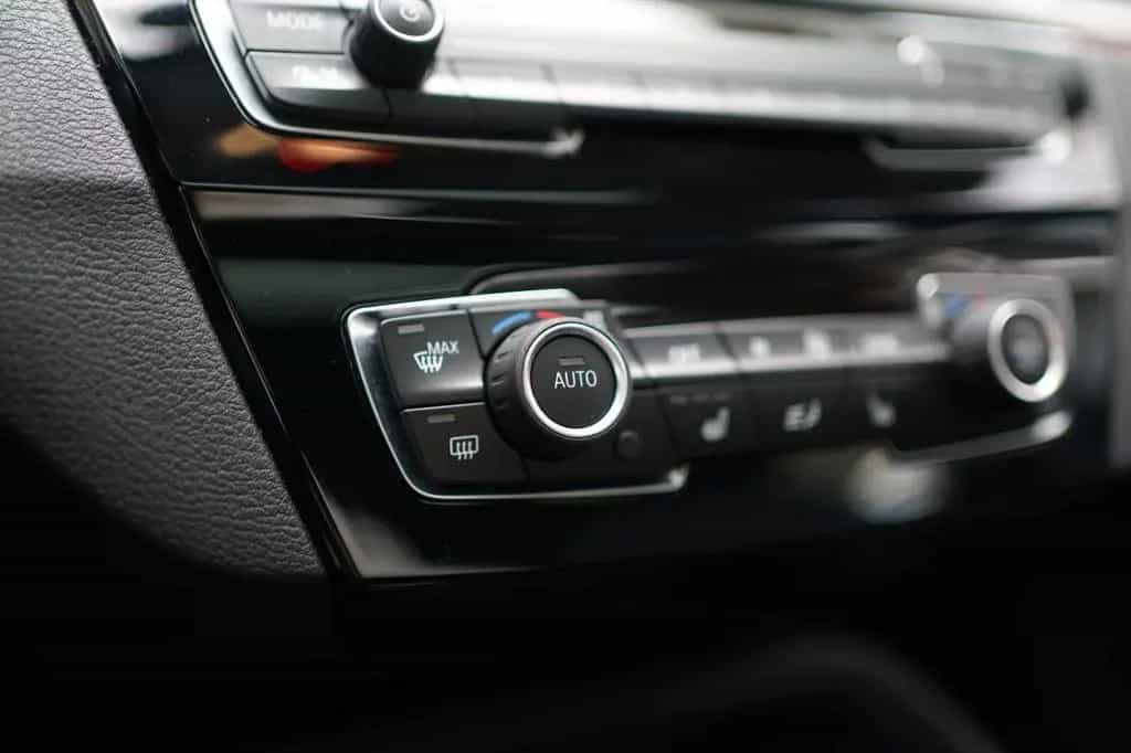 BMW X1 18d xLine +Parkassistent+Glasdach+AHK+LED+ 04/2017-photo-16