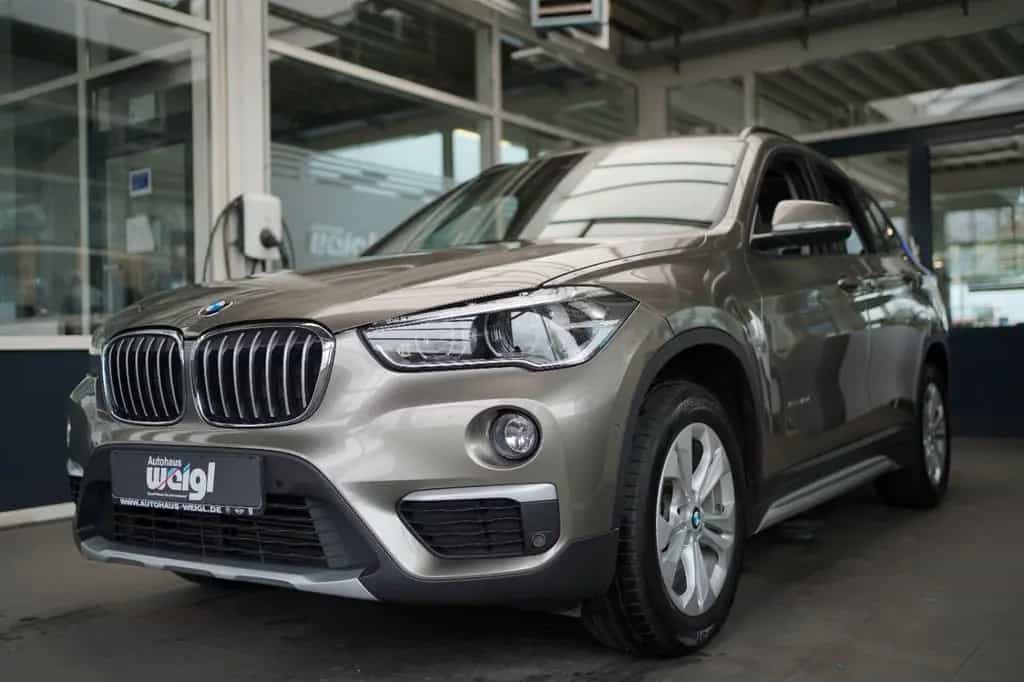 BMW X1 18d xLine +Parkassistent+Glasdach+AHK+LED+ 04/2017-photo-2