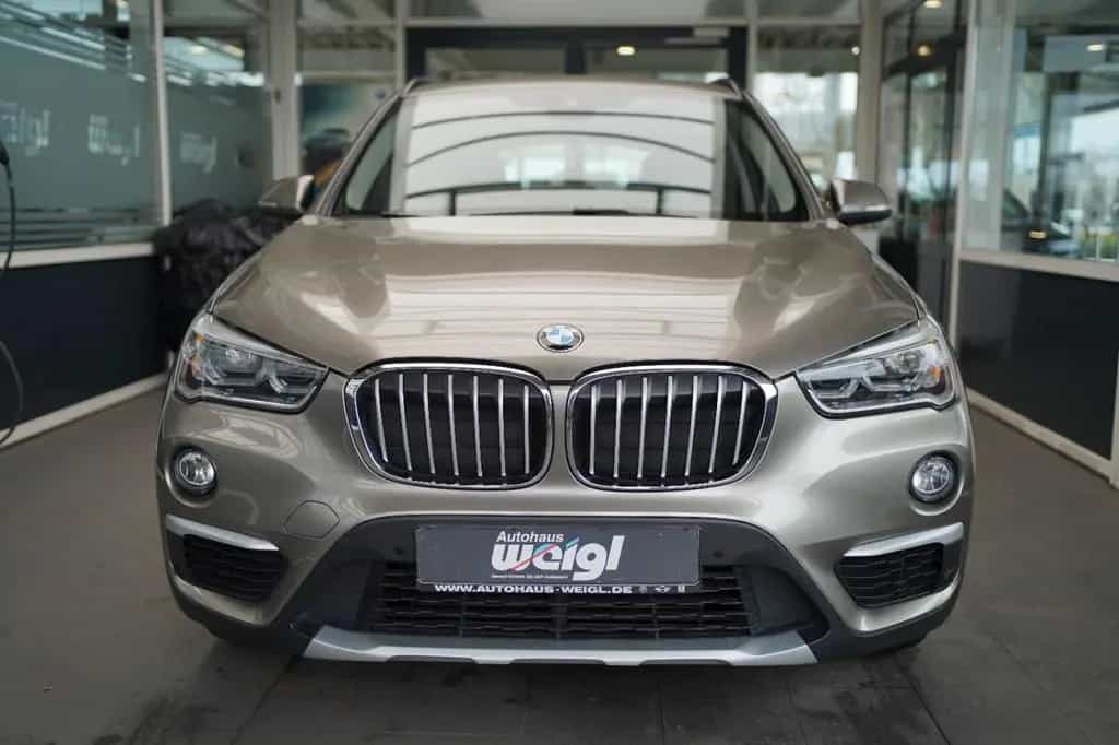 BMW X1 18d xLine +Parkassistent+Glasdach+AHK+LED+ 04/2017-photo-7
