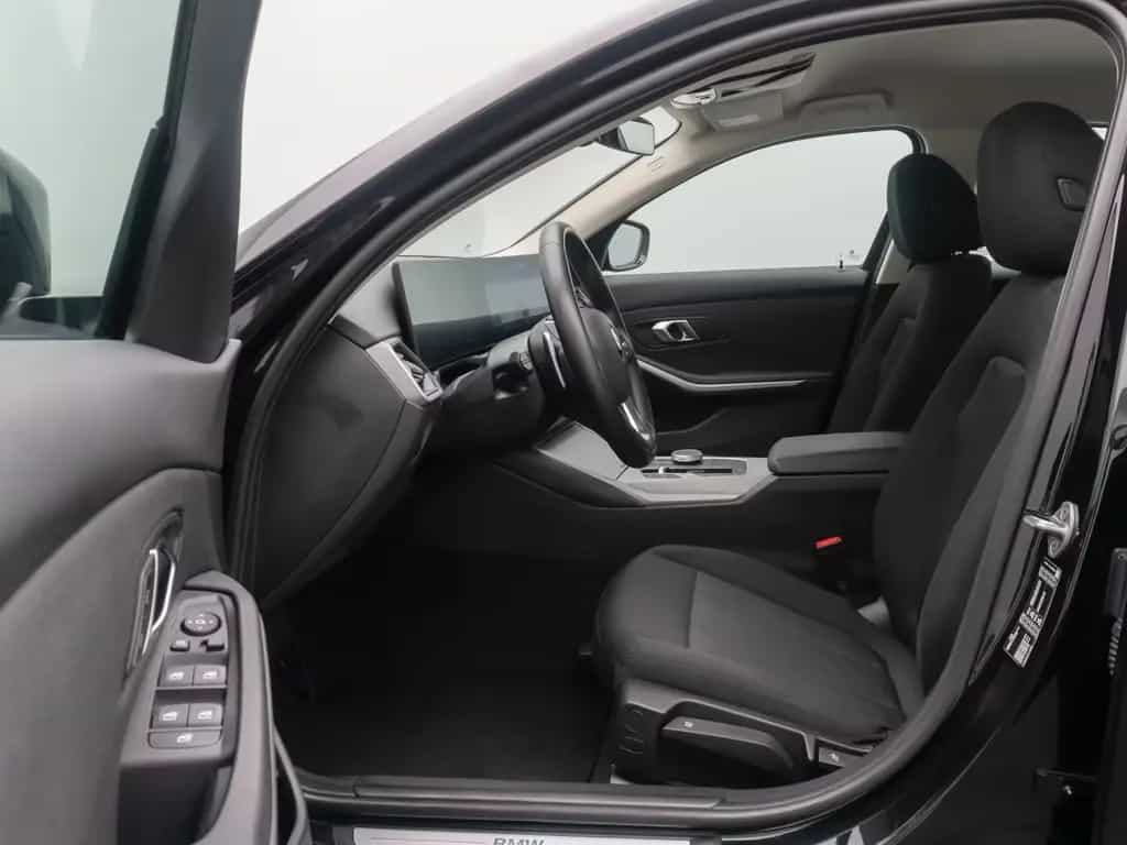BMW 318 i GeschwindigR PDC DAB CockpitPlus Widscreen 10/2024-photo-18