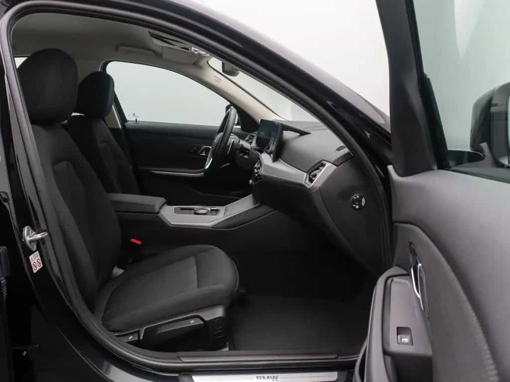 BMW 318 i GeschwindigR PDC DAB CockpitPlus Widscreen 10/2024-photo-23