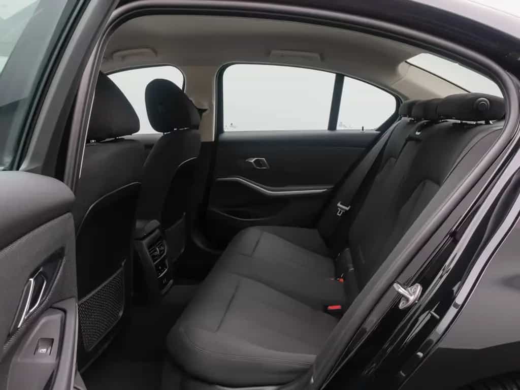 BMW 318 i GeschwindigR PDC DAB CockpitPlus Widscreen 10/2024-photo-24
