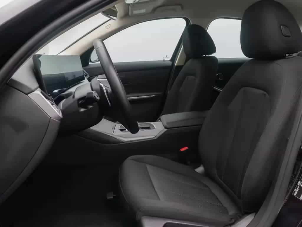 BMW 318 i GeschwindigR PDC DAB CockpitPlus Widscreen 10/2024-photo-33