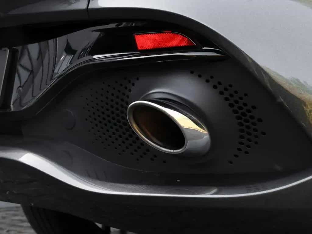 Aston Martin DBX 550 10/2024-photo-10