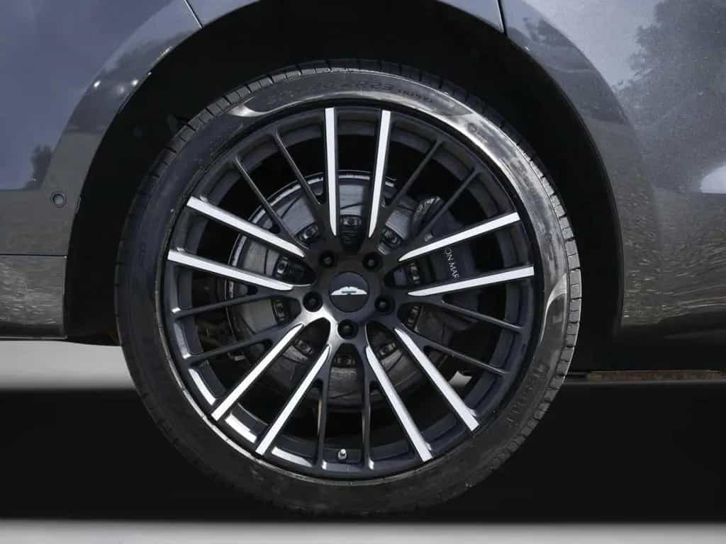 Aston Martin DBX 550 10/2024-photo-11