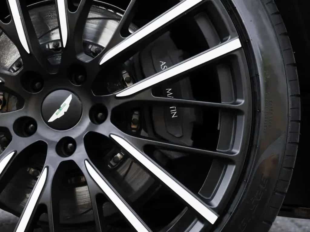 Aston Martin DBX 550 10/2024-photo-12