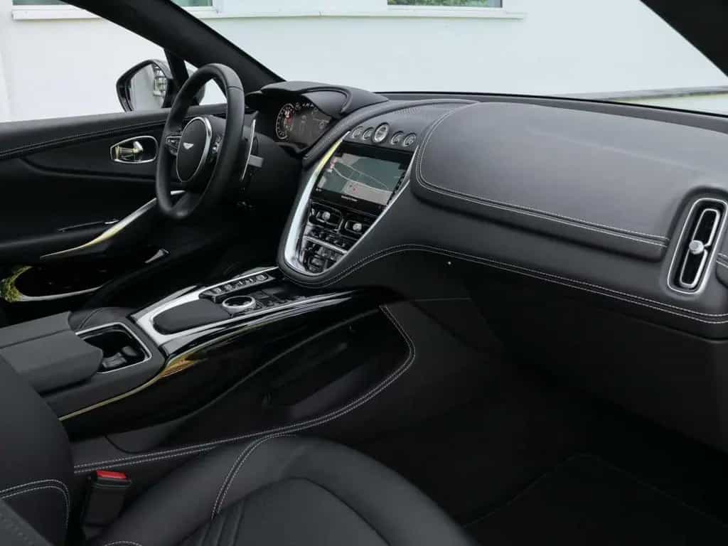 Aston Martin DBX 550 10/2024-photo-14