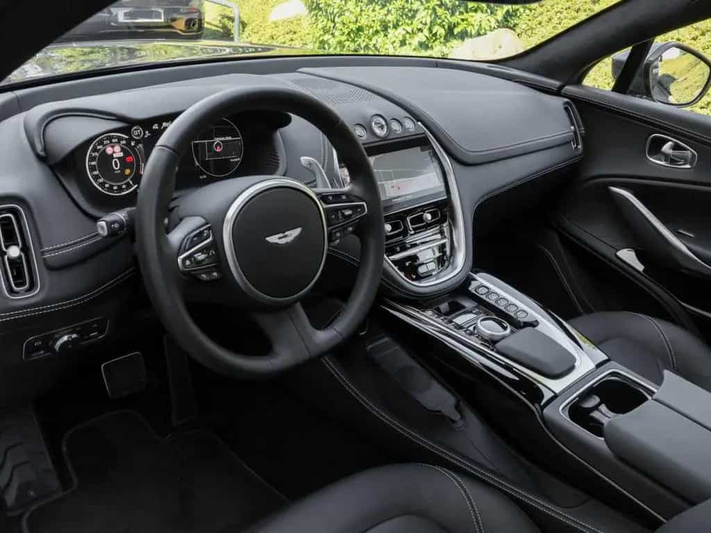 Aston Martin DBX 550 10/2024-photo-15