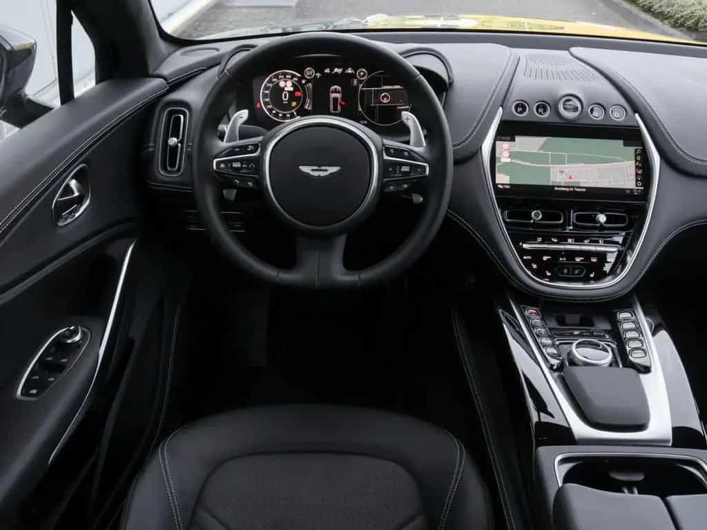 Aston Martin DBX 550 10/2024-photo-21
