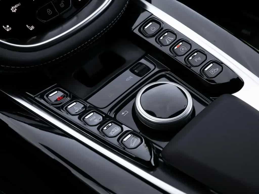 Aston Martin DBX 550 10/2024-photo-28