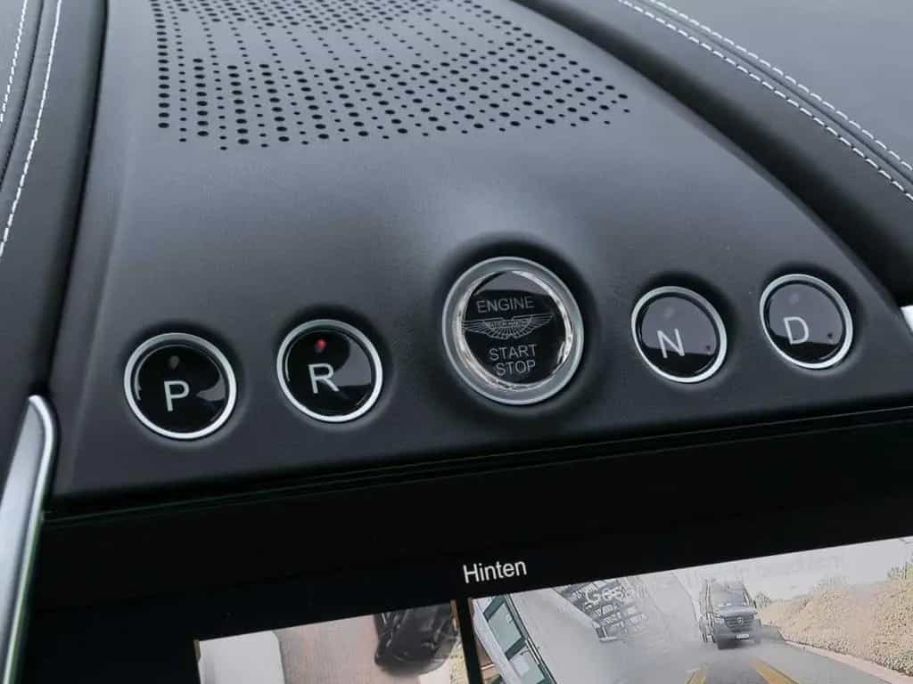 Aston Martin DBX 550 10/2024-photo-29