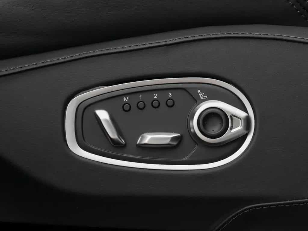 Aston Martin DBX 550 10/2024-photo-35