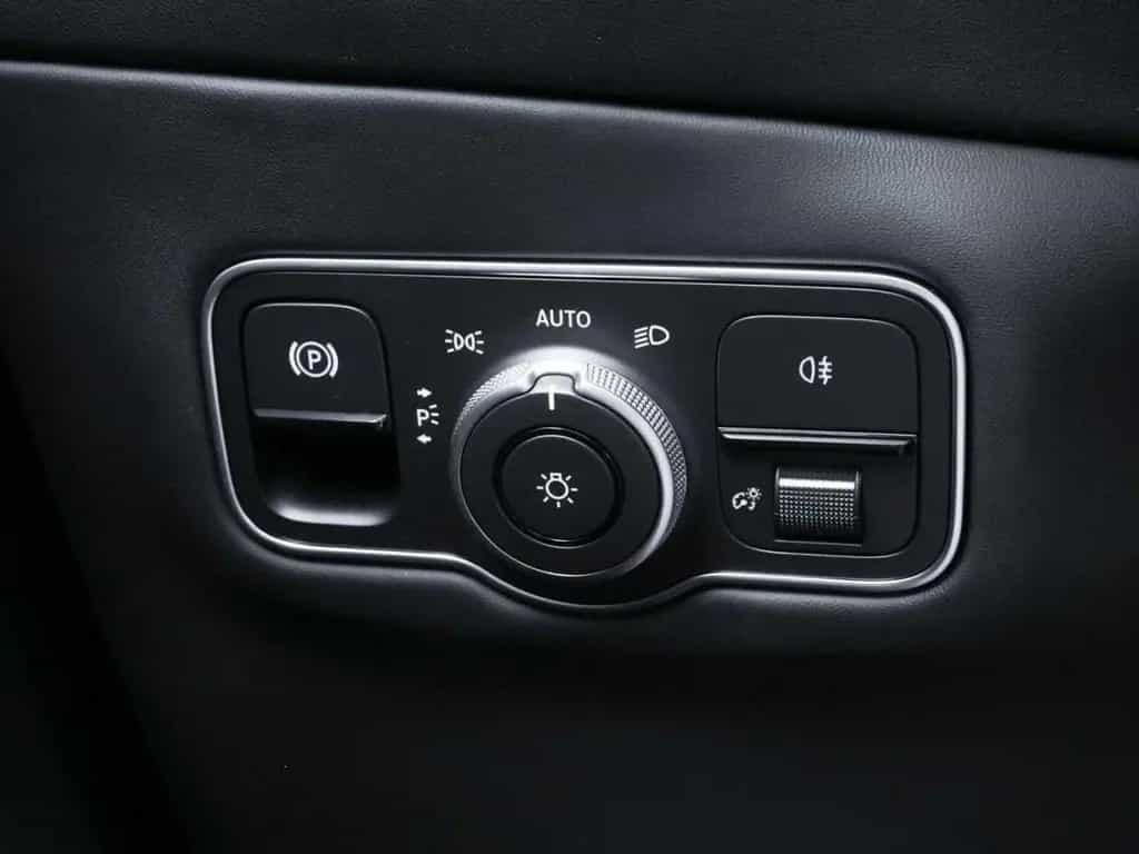 Aston Martin DBX 550 10/2024-photo-37