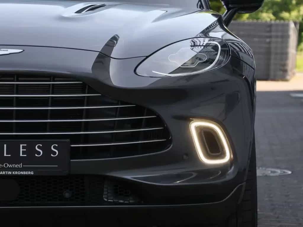Aston Martin DBX 550 10/2024-photo-6