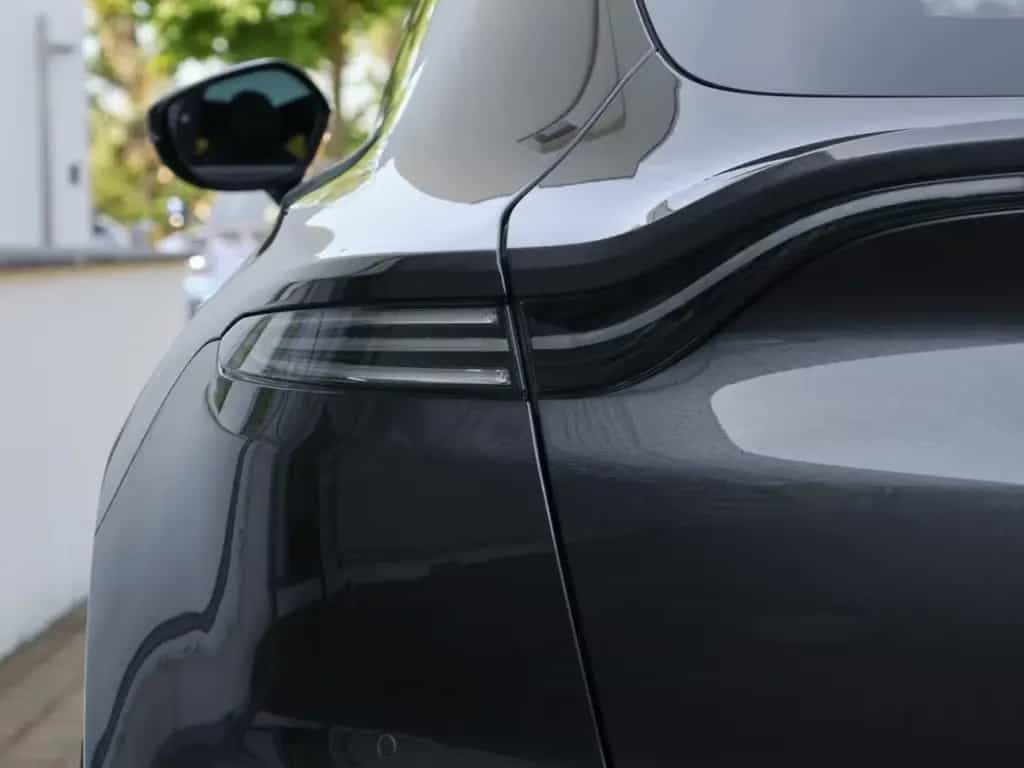 Aston Martin DBX 550 10/2024-photo-7