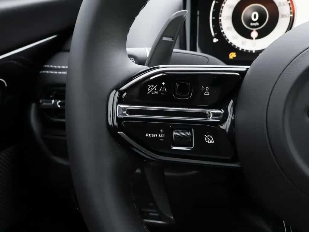 Aston Martin DB12 Coupe null-photo-26